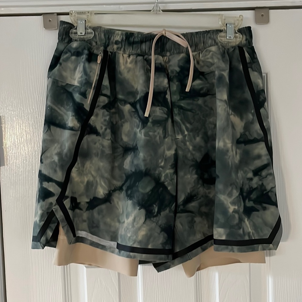 Lulu Lemon lined jogging shorts Medium